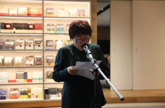 “王小波之夜”朗读分享会上,王小波妻子、知名学者李银河谈王小波现象。来源:出版社供图