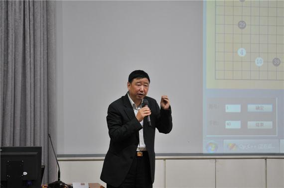 俞斌九段给北师大学生做围棋人工智能讲座