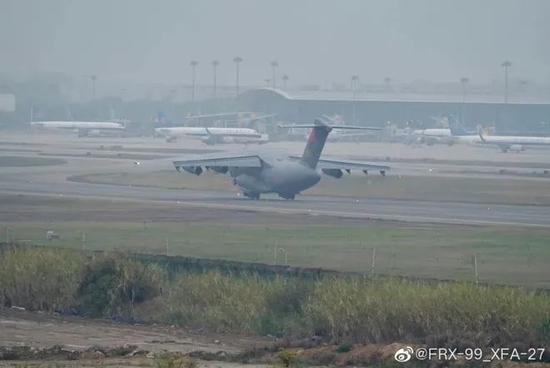 中国空军6架运-20A飞赴塞尔维亚 运了什么大型装备