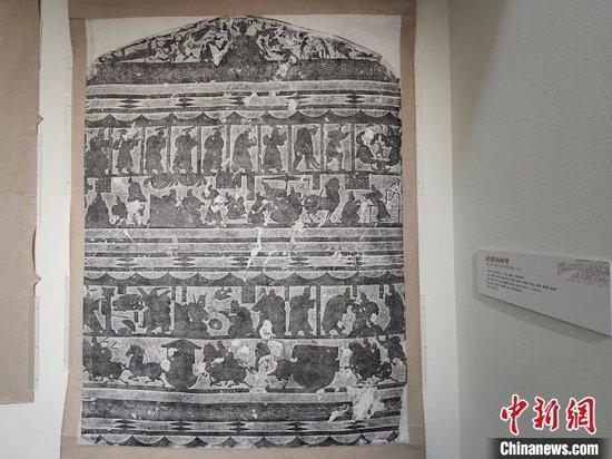 现场展出武梁祠西壁拓片。赵晓 摄