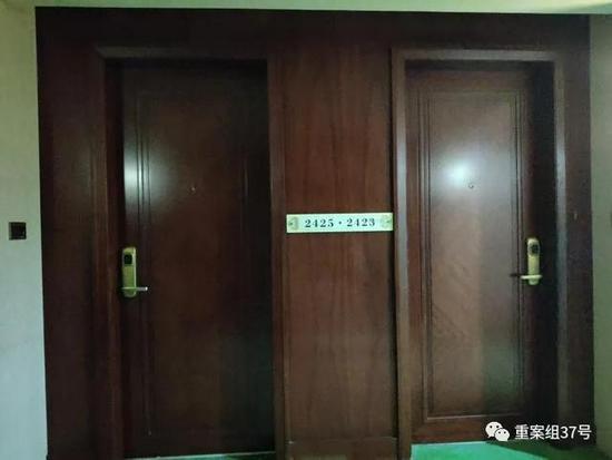 2021年11月25日,林隐酒店B栋4层2423房此前曾是石峰的长包房。 新京报记者 吴小飞 摄