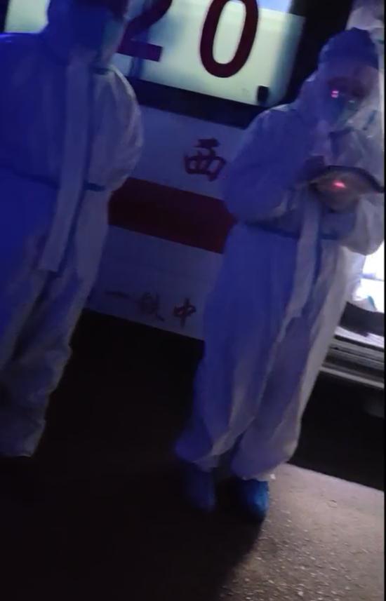 (与120急救人员沟通)