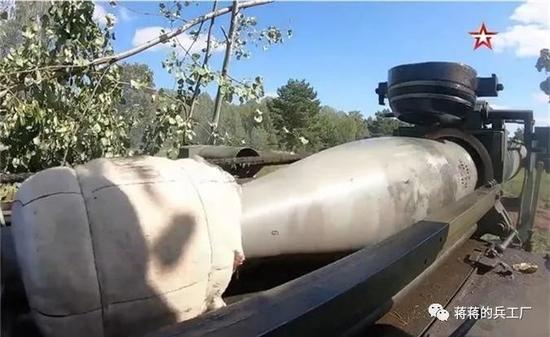 俄军2S4迫击炮发射制导炮弹 直击亚速钢铁厂关键目标