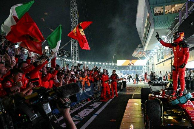 F1新加坡站塞恩斯夺冠 法拉利收获赛季首冠