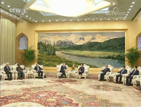 国务院副总理孙春兰会见清华大学公共管理学院学术顾问委员会外方代表