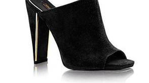 人脚一双穆勒鞋长啥样