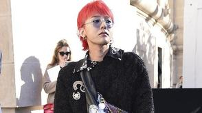 权志龙红发抢镜姿势帅炸天