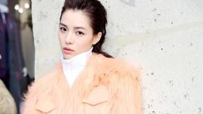 钟楚曦现身路易威登大秀