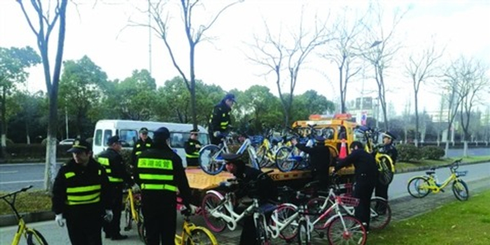 无锡首开共享电单车违停罚单 19辆车乱停乱放