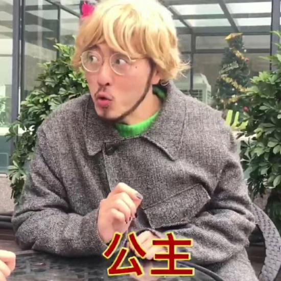 囧哥:女孩受玄幻小说启发要离家当孤儿 自称穿越的公主叫慕容云曦