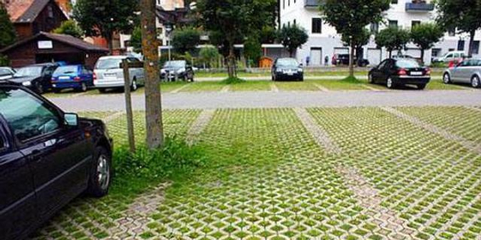 宁波小区汽车进门口就收停车费 收费标准谁说