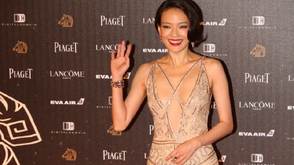 舒淇红唇雪肤胸前失守