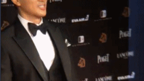 宋承宪和粉丝自拍开心比V