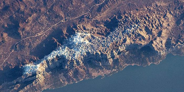 卫星俯瞰地球:格陵兰岛奇特积云旋涡(图)
