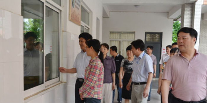 刁吉润在巡考时强调,要以严谨、负责、认真的