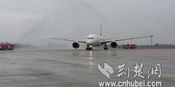 天河机场迎来首架波音787 首航武汉飞北京
