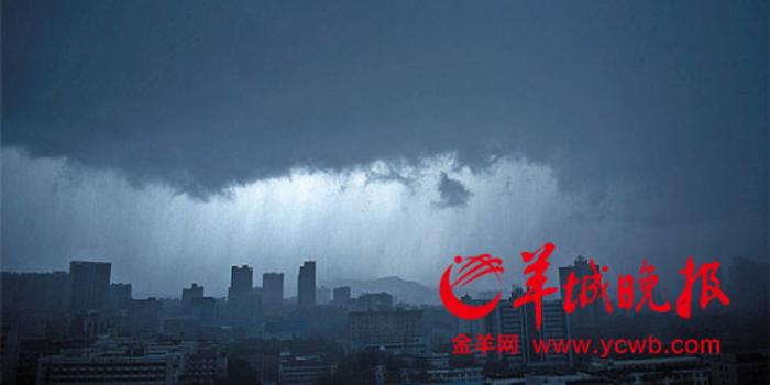 广州昨日下暴雨 晚高峰塞车情况比往常更严重