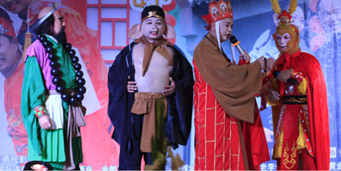 河南濮阳惊现猪八戒娶媳妇,头顶大耳朵胸挂大