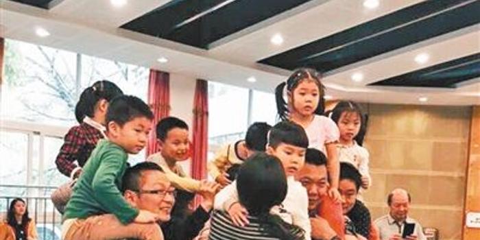 幼儿园开爸爸家长会 听听孩子想要什么样的爱