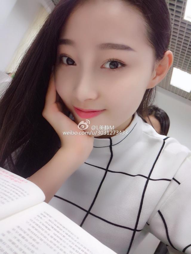 104张 中央民族舞蹈系校花 就读于中央民族大学的校花在微博晒出清新