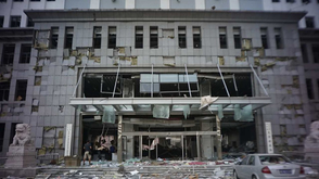 爆炸500米外玻璃全被震碎