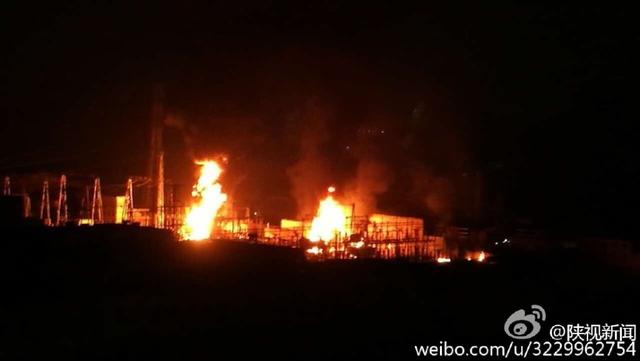 西安南郊变电站起火爆炸 居民:整栋楼都震起来