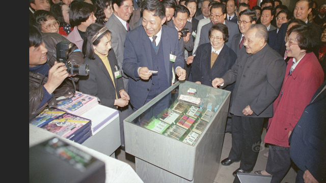 邓小平南巡25周年：车轮上的改革路