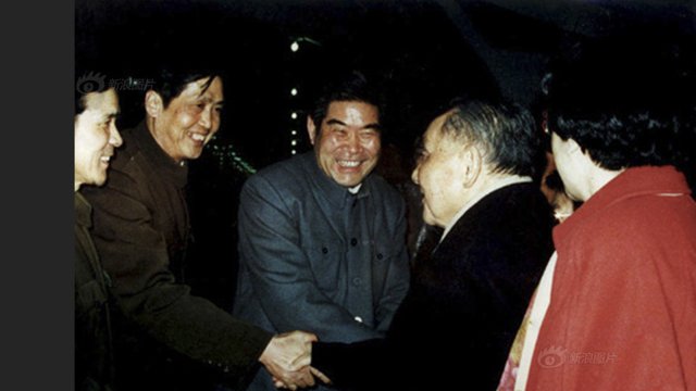 邓小平南巡25周年：车轮上的改革路