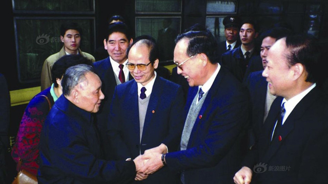邓小平南巡25周年：车轮上的改革路