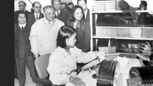 邓小平南巡25周年：车轮上的改革路