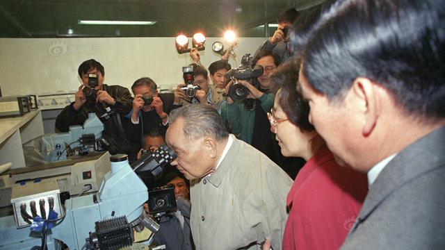 邓小平南巡25周年：车轮上的改革路