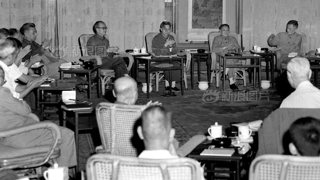 邓小平与中国的转折时代