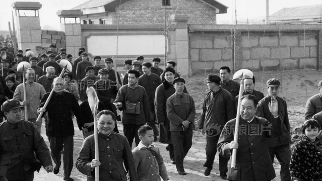 邓小平与中国的转折时代