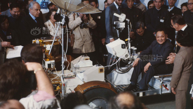 邓小平与中国的转折时代