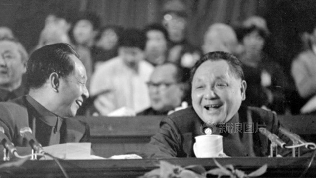 邓小平与中国的转折时代