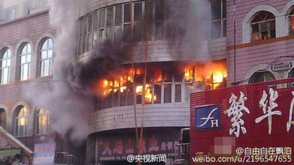 坍塌致多消防员被埋