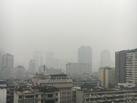2015年最后一天 雾霾笼罩下的成都