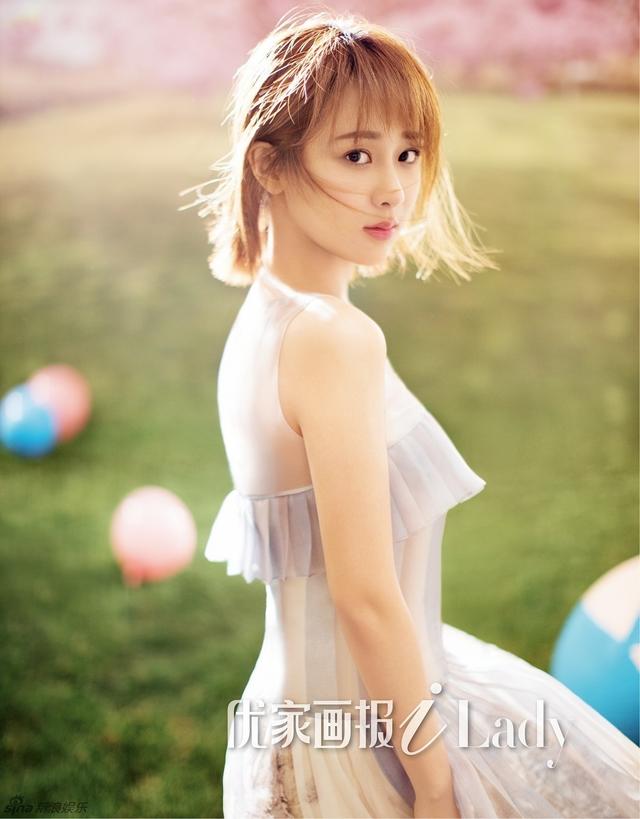 杨紫少女妆登杂志封面