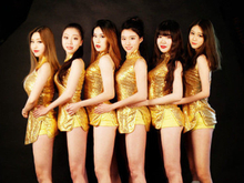 辽篮啦啦队俏皮亮相恭贺新春