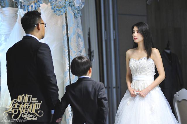 摘要:定于4月9日上映的浪漫爱情喜剧《咱们结婚吧》再曝重磅物料,发布