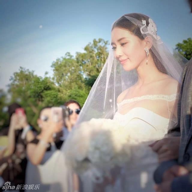 刘诗诗蕾丝婚纱复古优雅
