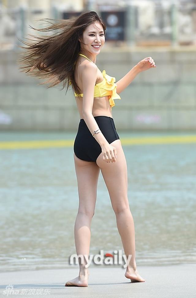 35/44           新浪娱乐讯 6月17日下午,韩国女子组合stellar来到