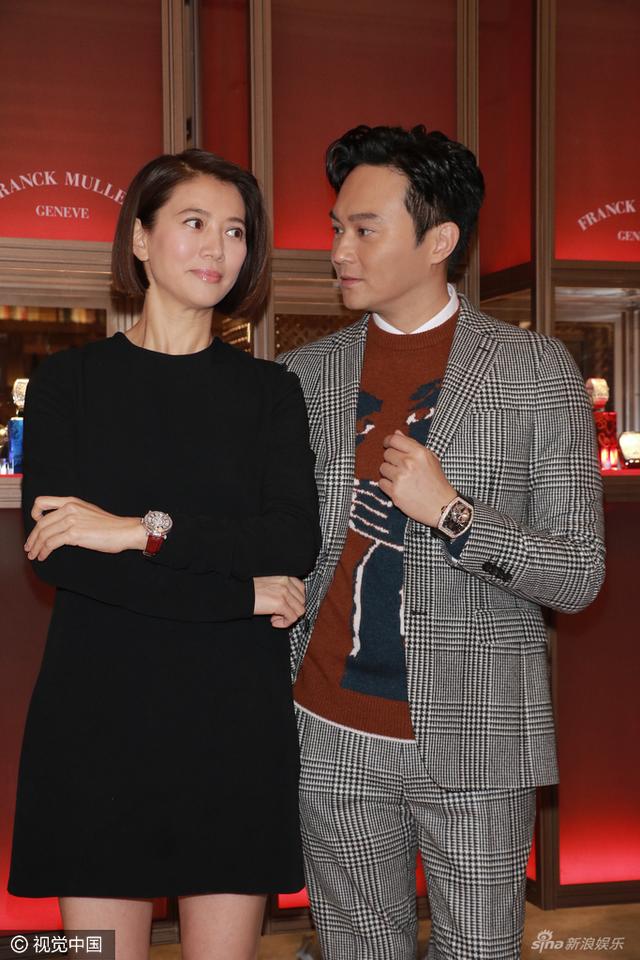 袁咏仪孕味浓 张智霖霸气护肚