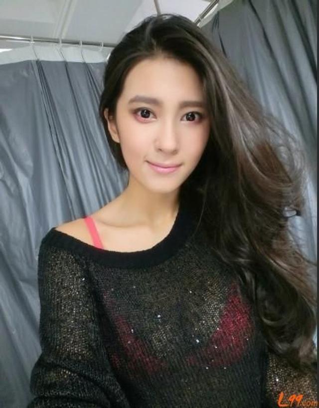 刘晓宇女友钟鹿纯写真