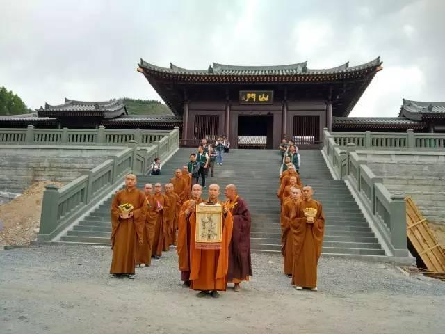 五台山真容寺首届短期出家活动