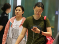 高清图-国羽结束集训返京 王适娴轻松与孙瑜闲聊