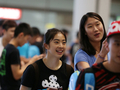 高清图-国羽结束集训返京 王适娴轻松与孙瑜闲聊