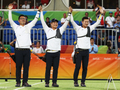 图文-射箭男子团体赛韩国夺金 韩国队庆祝胜利