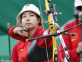 图文-中国射箭女团负于意大利无缘四强 相互打气