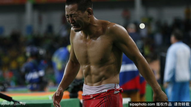 蒙古教练脱衣抗议判罚